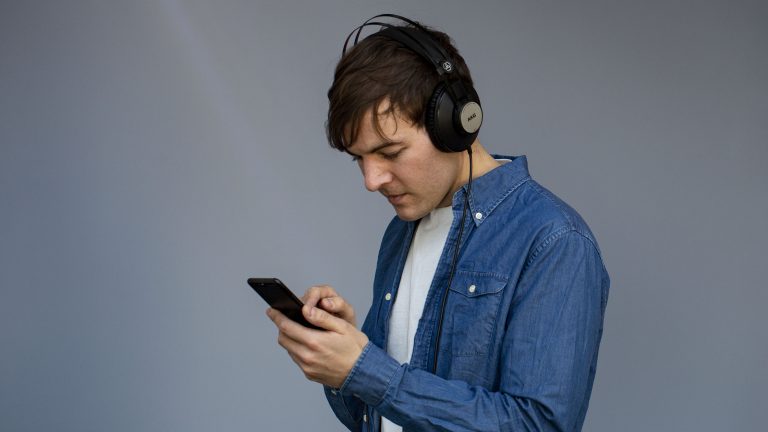 Всплывающее окно Shazam распознает песни в других приложениях