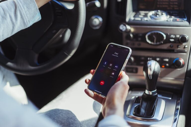 iPhone автоматически отвечает на сообщения во время вождения